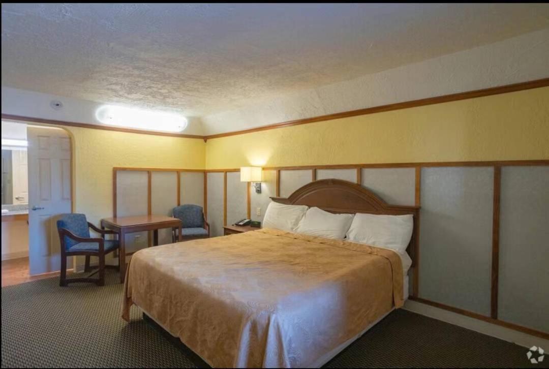 Bo Hotel Canadian Courts エクステリア 写真