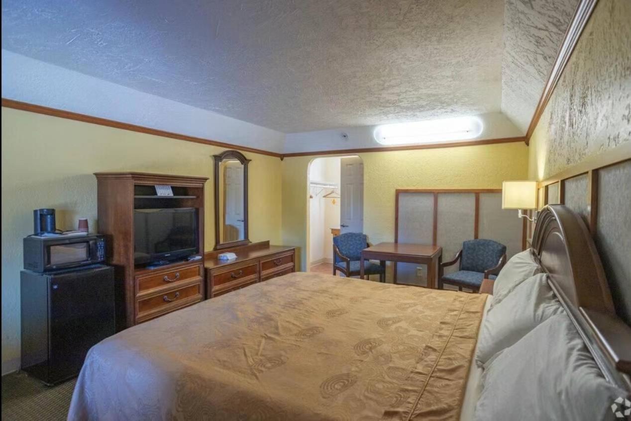 Bo Hotel Canadian Courts エクステリア 写真
