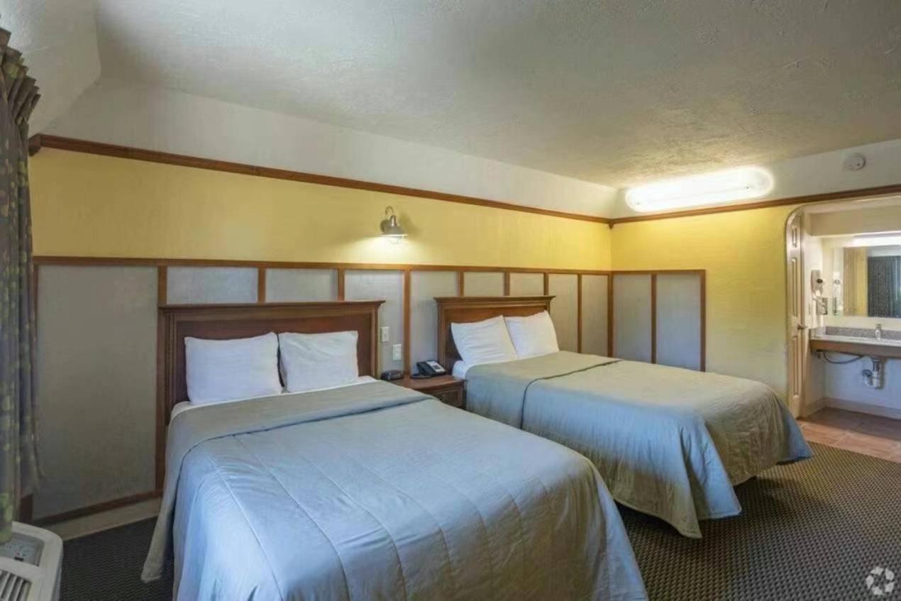 Bo Hotel Canadian Courts エクステリア 写真
