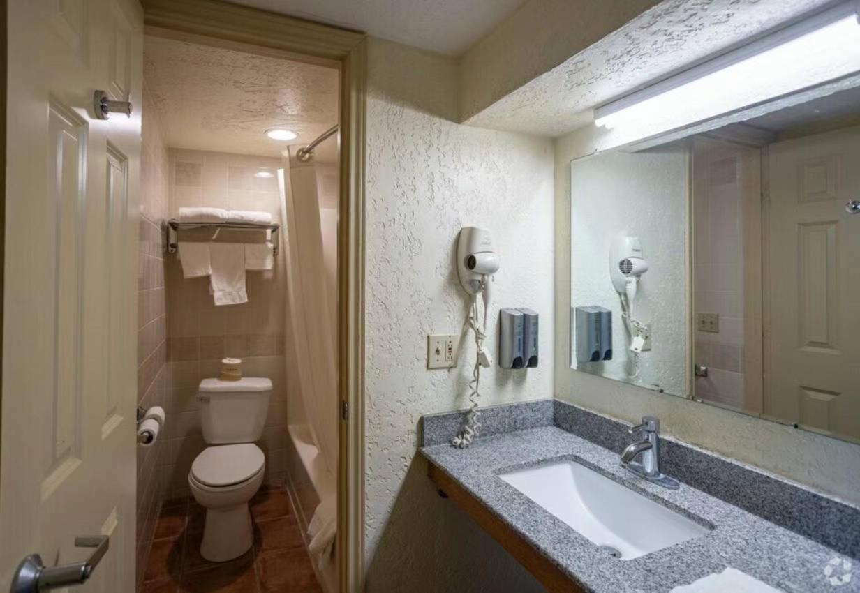 Bo Hotel Canadian Courts エクステリア 写真